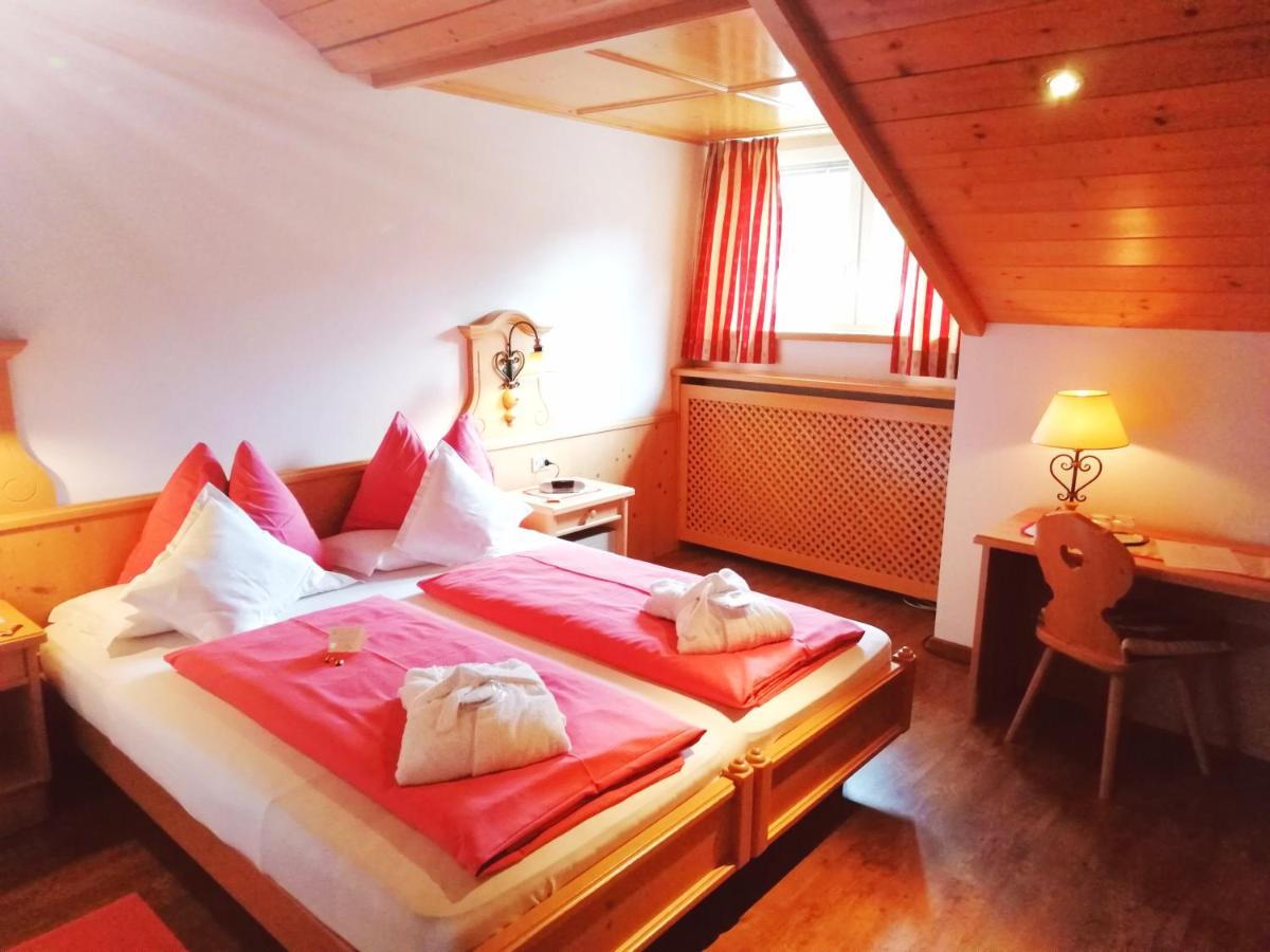 Hotel Holzer Sexten Екстер'єр фото