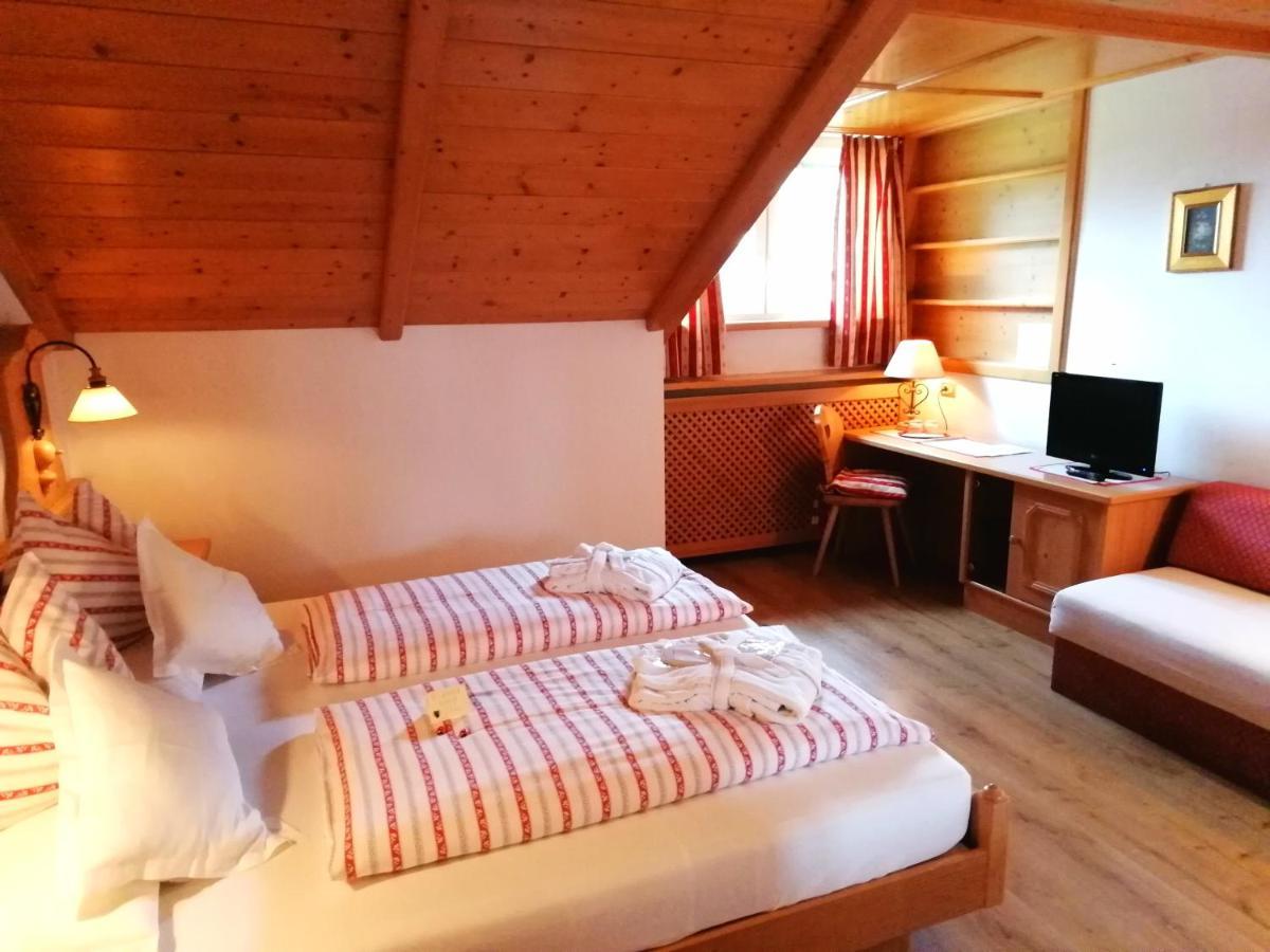 Hotel Holzer Sexten Екстер'єр фото